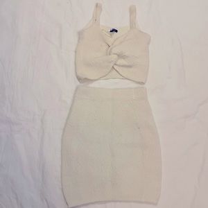 Snow White Flees 2 Piece